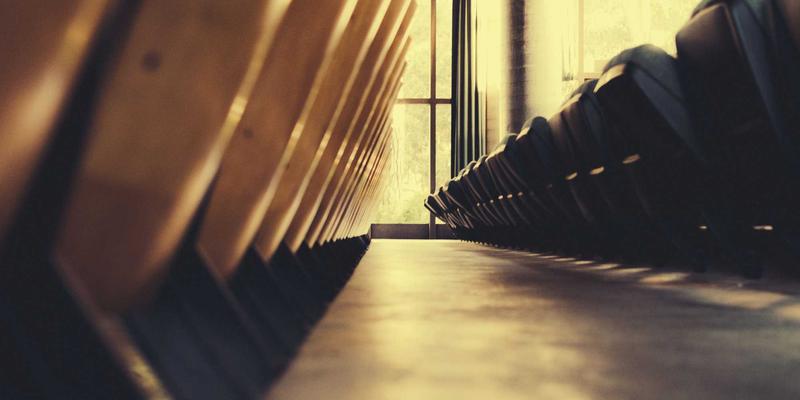 从赛博朋克到车友社区：供应链金融如何破解汽修厂备件采购的资金困局