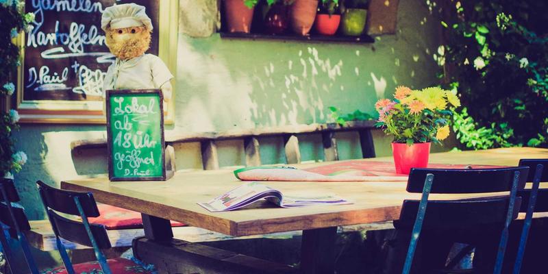 当汽车维修遇上赛博朋克：数据中台如何打通保养、配件与客户管理的信息孤岛